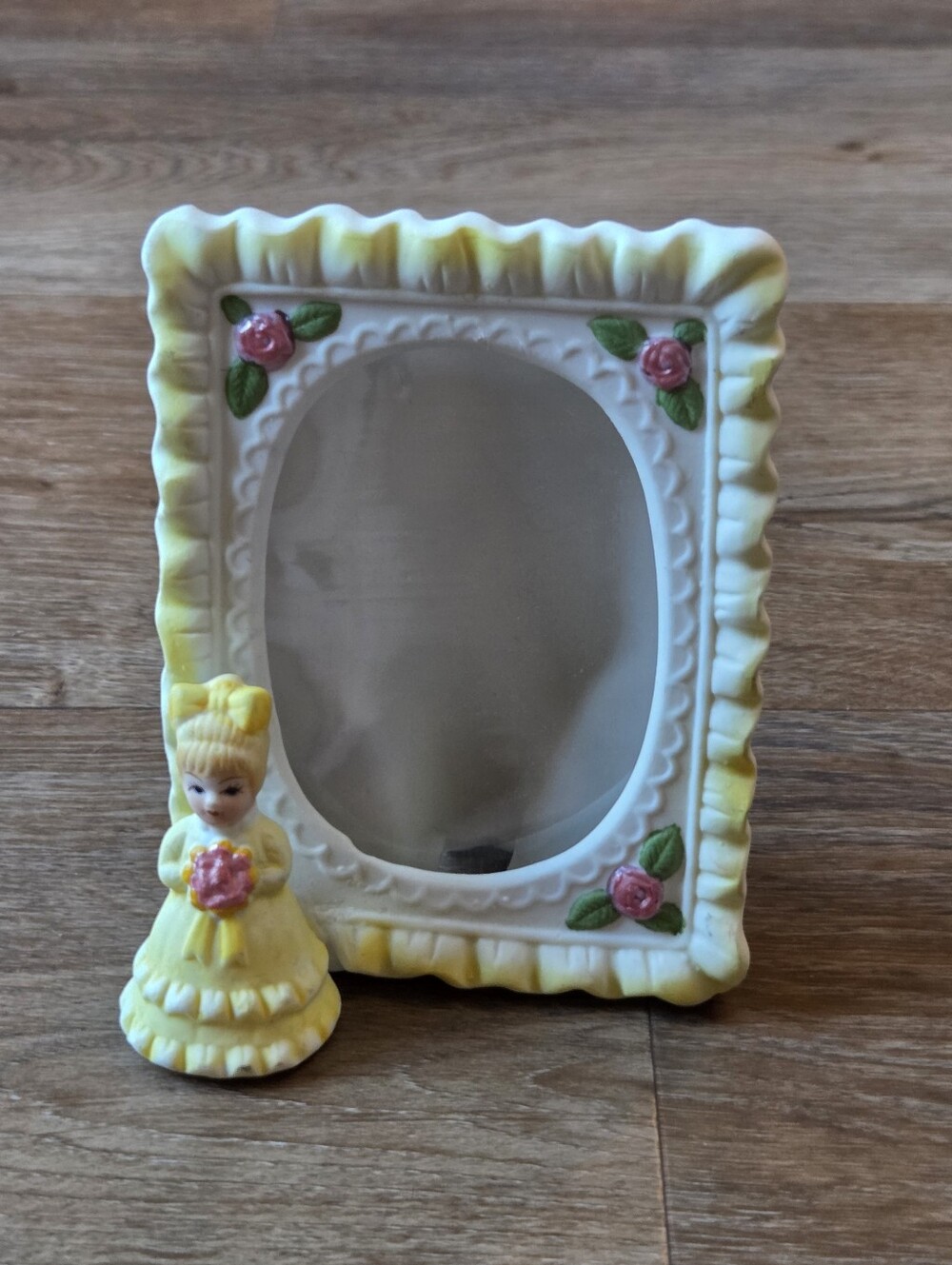 Vintage Fine Quality Lego Korea Ceramic Picture Frame Southern Belle Girl Figuri